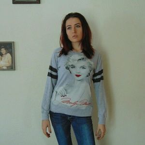 Marilyn Monroe sweater cozy